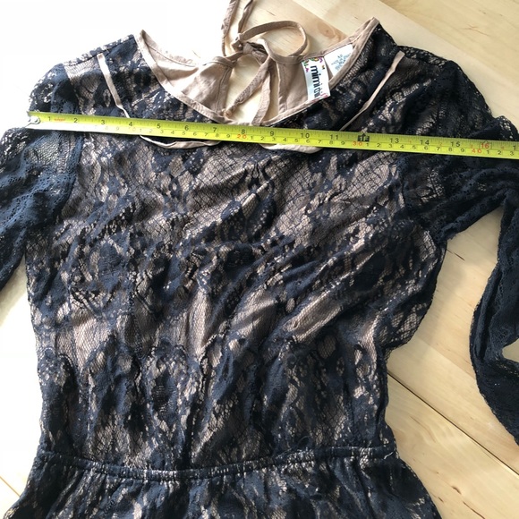 Black lace dress - Picture 6 of 6